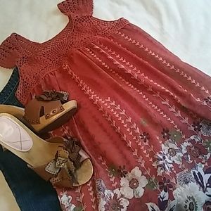 Cute Floral Sleeveless Blouse